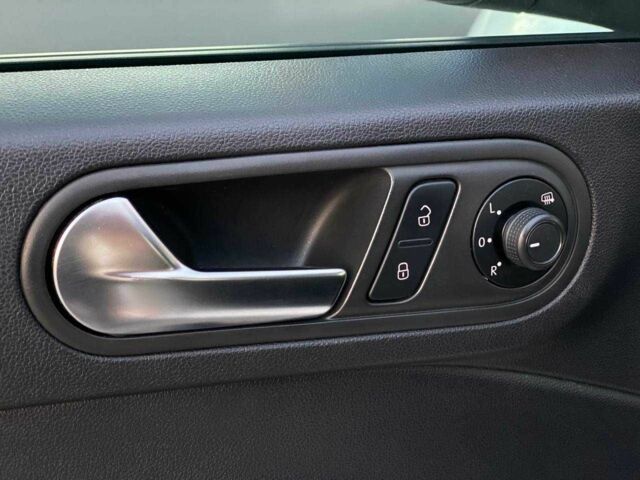 Белый Фольксваген Битл, объемом двигателя 1.8 л и пробегом 121 тыс. км за 11990 $, фото 9 на Automoto.ua