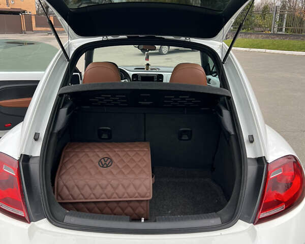 Белый Фольксваген Битл, объемом двигателя 1.8 л и пробегом 107 тыс. км за 12499 $, фото 10 на Automoto.ua