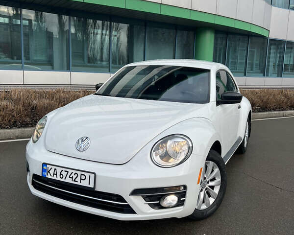 Белый Фольксваген Битл, объемом двигателя 2 л и пробегом 121 тыс. км за 13400 $, фото 3 на Automoto.ua