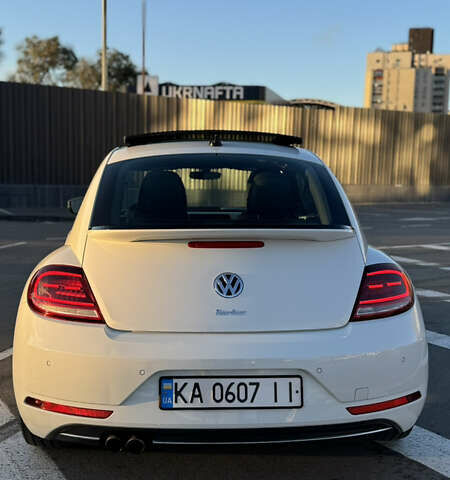 Білий Фольксваген Бітл, об'ємом двигуна 1.98 л та пробігом 107 тис. км за 16000 $, фото 14 на Automoto.ua