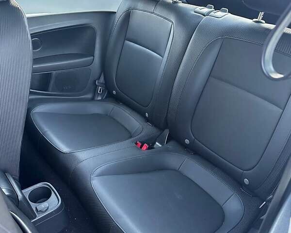 Белый Фольксваген Битл, объемом двигателя 1.98 л и пробегом 102 тыс. км за 15000 $, фото 9 на Automoto.ua