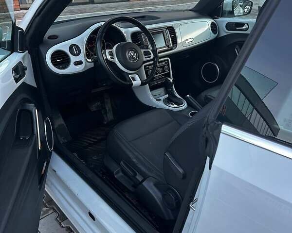 Белый Фольксваген Битл, объемом двигателя 1.98 л и пробегом 102 тыс. км за 15000 $, фото 10 на Automoto.ua