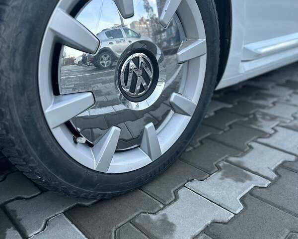 Белый Фольксваген Битл, объемом двигателя 1.98 л и пробегом 102 тыс. км за 15000 $, фото 13 на Automoto.ua