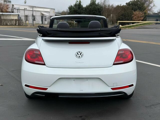 Білий Фольксваген Бітл, об'ємом двигуна 2 л та пробігом 46 тис. км за 8075 $, фото 5 на Automoto.ua