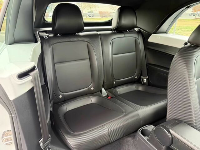 Білий Фольксваген Бітл, об'ємом двигуна 2 л та пробігом 46 тис. км за 8075 $, фото 14 на Automoto.ua