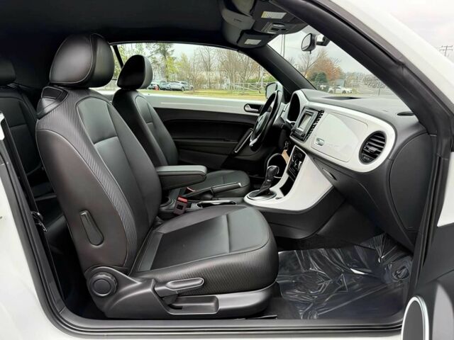 Білий Фольксваген Бітл, об'ємом двигуна 2 л та пробігом 46 тис. км за 8075 $, фото 12 на Automoto.ua