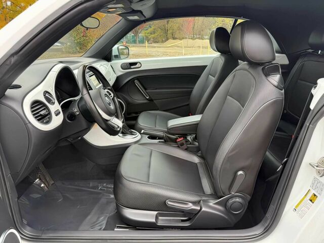 Білий Фольксваген Бітл, об'ємом двигуна 2 л та пробігом 46 тис. км за 8075 $, фото 7 на Automoto.ua