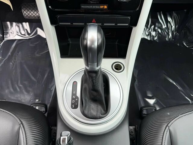 Білий Фольксваген Бітл, об'ємом двигуна 2 л та пробігом 46 тис. км за 8075 $, фото 11 на Automoto.ua