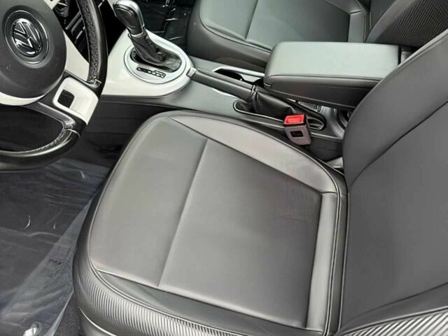 Білий Фольксваген Бітл, об'ємом двигуна 2 л та пробігом 46 тис. км за 8075 $, фото 8 на Automoto.ua