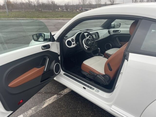 Білий Фольксваген Бітл, об'ємом двигуна 1.8 л та пробігом 154 тис. км за 12400 $, фото 6 на Automoto.ua