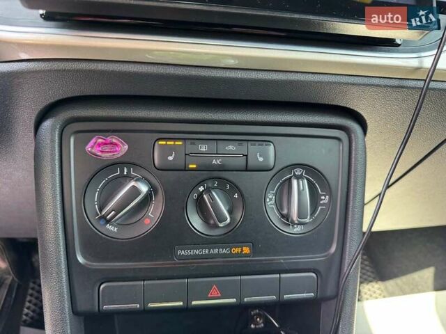 Бежевый Фольксваген Битл, объемом двигателя 1.8 л и пробегом 191 тыс. км за 9690 $, фото 21 на Automoto.ua