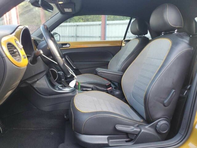 Бежевий Фольксваген Бітл, об'ємом двигуна 1.8 л та пробігом 153 тис. км за 2500 $, фото 6 на Automoto.ua