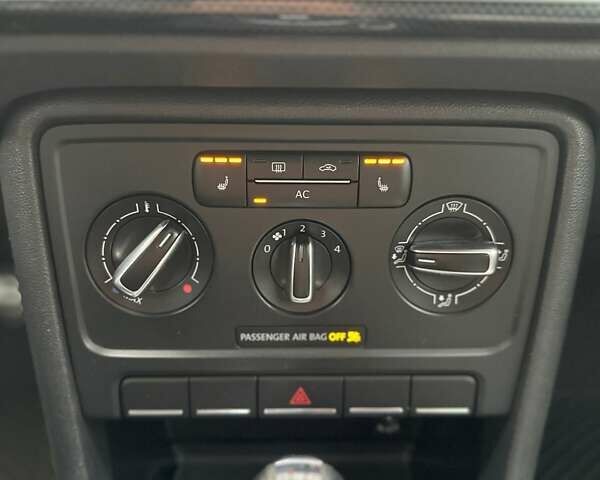 Черный Фольксваген Битл, объемом двигателя 1.98 л и пробегом 141 тыс. км за 9999 $, фото 17 на Automoto.ua