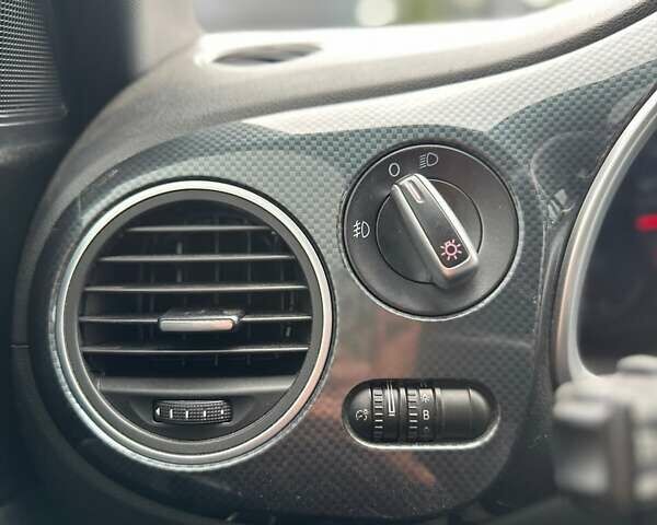 Черный Фольксваген Битл, объемом двигателя 1.98 л и пробегом 141 тыс. км за 9999 $, фото 28 на Automoto.ua