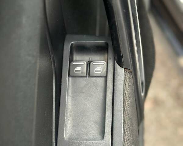 Черный Фольксваген Битл, объемом двигателя 1.98 л и пробегом 141 тыс. км за 9999 $, фото 19 на Automoto.ua