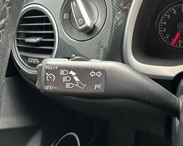 Черный Фольксваген Битл, объемом двигателя 1.98 л и пробегом 141 тыс. км за 9999 $, фото 29 на Automoto.ua