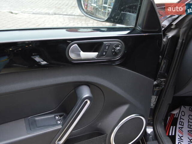 Черный Фольксваген Битл, объемом двигателя 2.5 л и пробегом 60 тыс. км за 10900 $, фото 11 на Automoto.ua