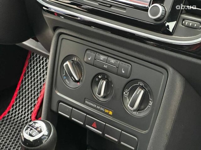 Чорний Фольксваген Бітл, об'ємом двигуна 2 л та пробігом 309 тис. км за 9790 $, фото 21 на Automoto.ua