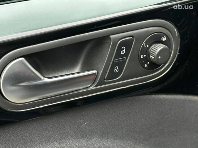 Чорний Фольксваген Бітл, об'ємом двигуна 2 л та пробігом 309 тис. км за 9790 $, фото 13 на Automoto.ua