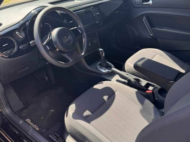 Черный Фольксваген Битл, объемом двигателя 2.5 л и пробегом 177 тыс. км за 8800 $, фото 4 на Automoto.ua