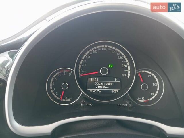 Черный Фольксваген Битл, объемом двигателя 1.4 л и пробегом 210 тыс. км за 8600 $, фото 10 на Automoto.ua
