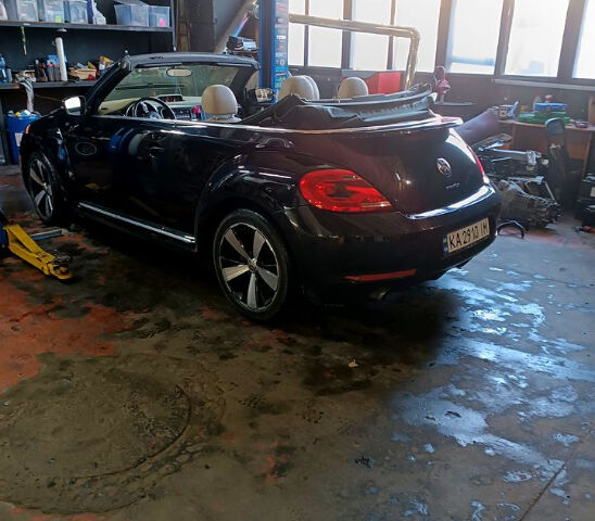 Черный Фольксваген Битл, объемом двигателя 2 л и пробегом 105 тыс. км за 11500 $, фото 2 на Automoto.ua