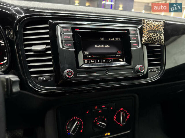 Черный Фольксваген Битл, объемом двигателя 1.8 л и пробегом 56 тыс. км за 12300 $, фото 9 на Automoto.ua