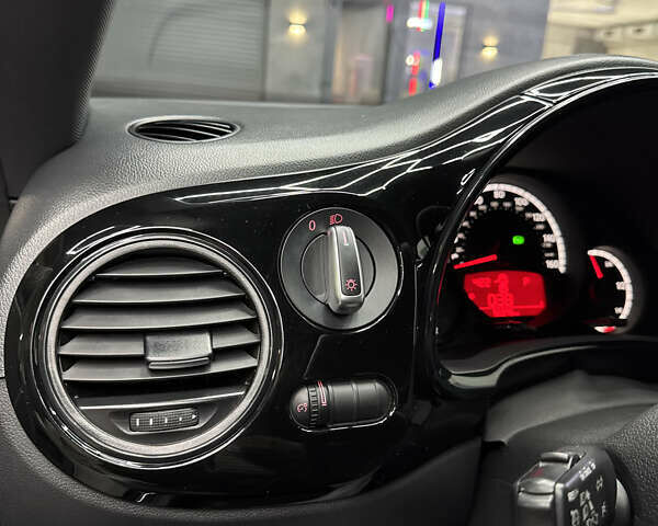 Черный Фольксваген Битл, объемом двигателя 1.8 л и пробегом 56 тыс. км за 12300 $, фото 12 на Automoto.ua