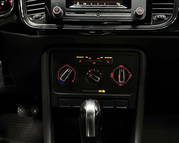 Черный Фольксваген Битл, объемом двигателя 1.8 л и пробегом 56 тыс. км за 12300 $, фото 11 на Automoto.ua