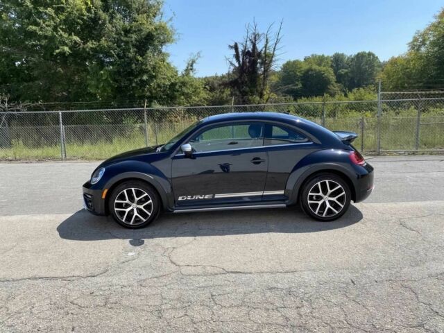 Черный Фольксваген Битл, объемом двигателя 2 л и пробегом 43 тыс. км за 8500 $, фото 3 на Automoto.ua