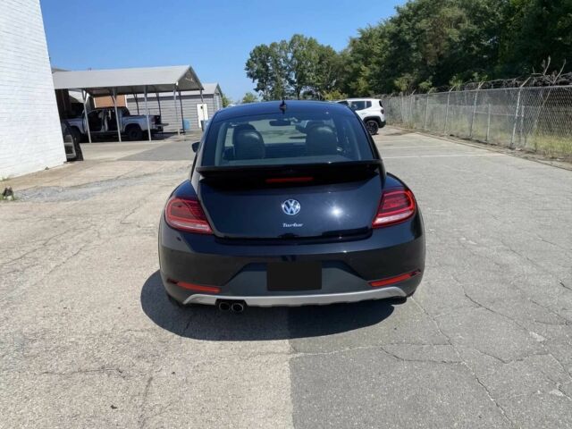 Черный Фольксваген Битл, объемом двигателя 2 л и пробегом 43 тыс. км за 8500 $, фото 5 на Automoto.ua