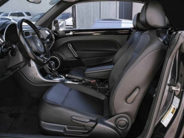 Черный Фольксваген Битл, объемом двигателя 2 л и пробегом 44 тыс. км за 7500 $, фото 6 на Automoto.ua