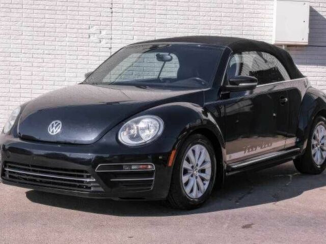 Черный Фольксваген Битл, объемом двигателя 2 л и пробегом 88 тыс. км за 8000 $, фото 2 на Automoto.ua