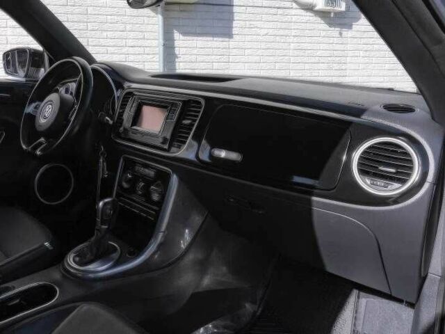 Черный Фольксваген Битл, объемом двигателя 2 л и пробегом 88 тыс. км за 8000 $, фото 11 на Automoto.ua