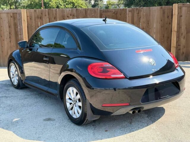 Черный Фольксваген Битл, объемом двигателя 1.8 л и пробегом 70 тыс. км за 5400 $, фото 4 на Automoto.ua