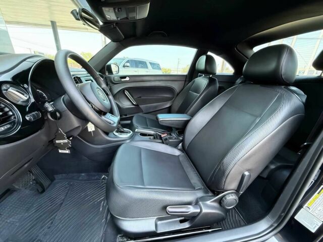 Черный Фольксваген Битл, объемом двигателя 1.8 л и пробегом 70 тыс. км за 5400 $, фото 10 на Automoto.ua