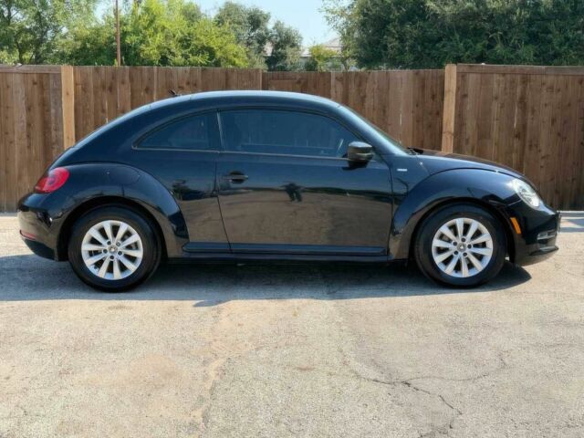 Черный Фольксваген Битл, объемом двигателя 1.8 л и пробегом 70 тыс. км за 5400 $, фото 6 на Automoto.ua