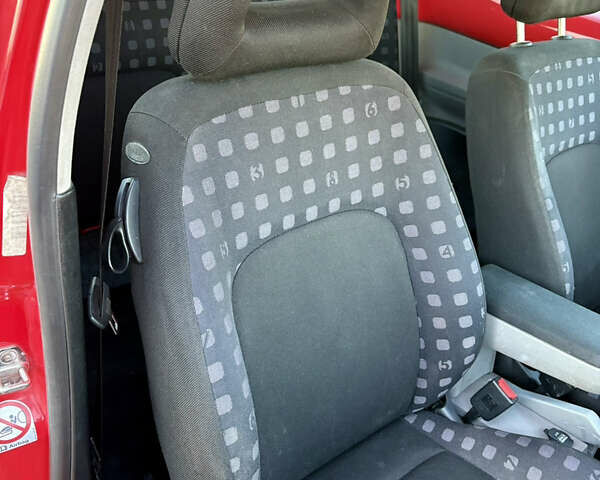 Красный Фольксваген Битл, объемом двигателя 1.9 л и пробегом 283 тыс. км за 2999 $, фото 12 на Automoto.ua