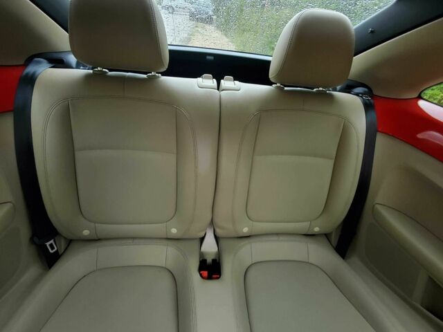 Красный Фольксваген Битл, объемом двигателя 2 л и пробегом 68 тыс. км за 12000 $, фото 2 на Automoto.ua