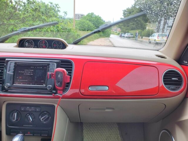 Красный Фольксваген Битл, объемом двигателя 2 л и пробегом 68 тыс. км за 12000 $, фото 4 на Automoto.ua