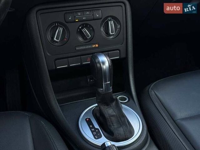 Фольксваген Бітл 2016 у Києві на Automoto.ua Червоний Фольксваген Бітл, об'ємом двигуна 1.8 л та пробігом 126 тис. км за 11900 $, фото 24 на Automoto.ua