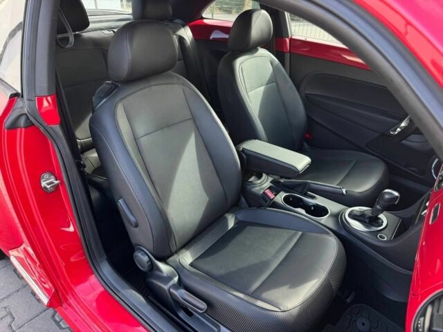 Фольксваген Бітл 2016 у Києві на Automoto.ua Червоний Фольксваген Бітл, об'ємом двигуна 1.8 л та пробігом 126 тис. км за 11900 $, фото 9 на Automoto.ua