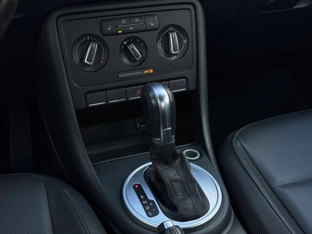 Фольксваген Бітл 2016 у Києві на Automoto.ua Червоний Фольксваген Бітл, об'ємом двигуна 1.8 л та пробігом 126 тис. км за 11900 $, фото 10 на Automoto.ua