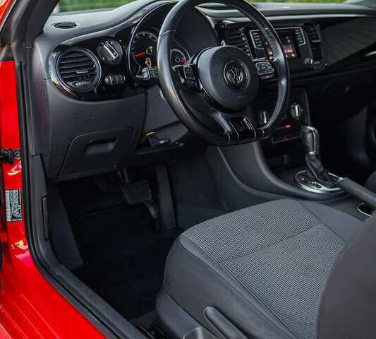 Красный Фольксваген Битл, объемом двигателя 1.98 л и пробегом 74 тыс. км за 13200 $, фото 18 на Automoto.ua