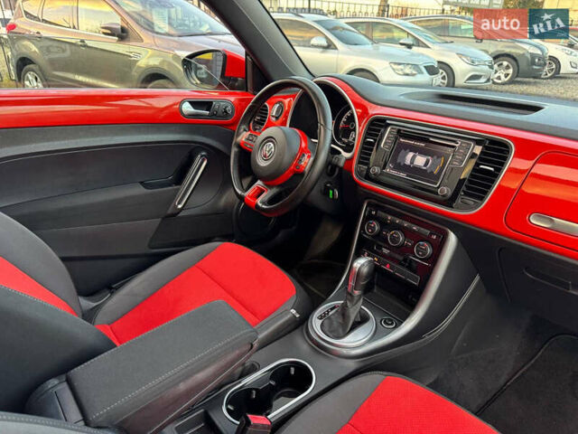 Червоний Фольксваген Бітл, об'ємом двигуна 2 л та пробігом 180 тис. км за 15999 $, фото 4 на Automoto.ua