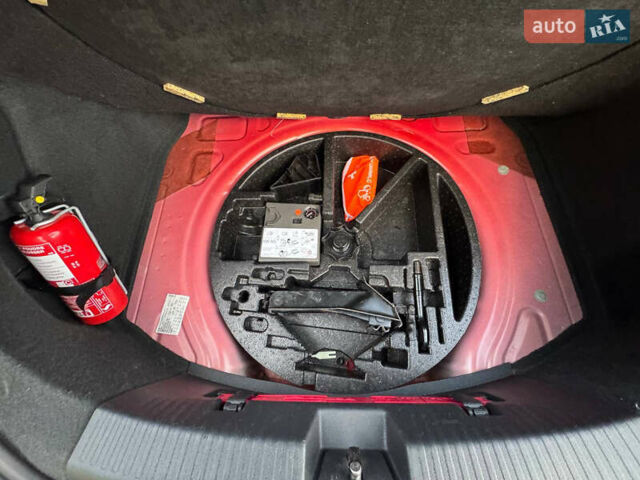 Червоний Фольксваген Бітл, об'ємом двигуна 2 л та пробігом 180 тис. км за 15999 $, фото 43 на Automoto.ua