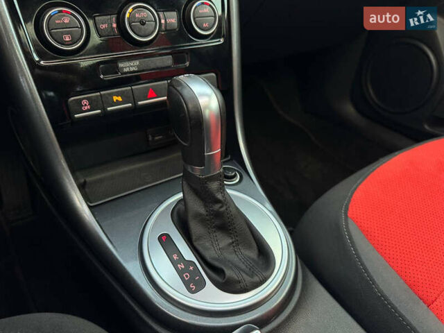 Червоний Фольксваген Бітл, об'ємом двигуна 2 л та пробігом 180 тис. км за 15999 $, фото 58 на Automoto.ua