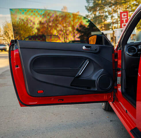 Красный Фольксваген Битл, объемом двигателя 1.98 л и пробегом 74 тыс. км за 13200 $, фото 16 на Automoto.ua