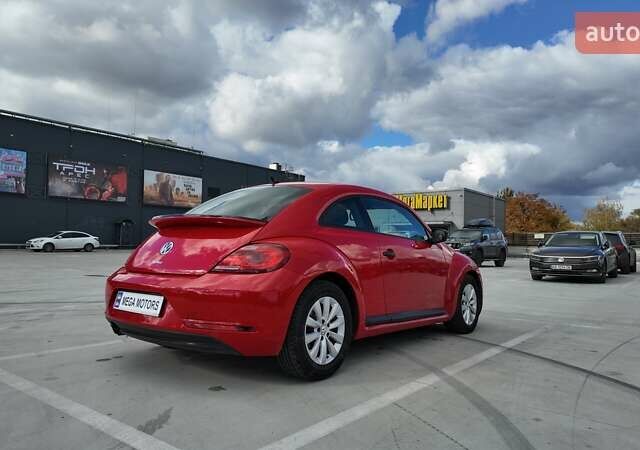 Красный Фольксваген Битл, объемом двигателя 1.98 л и пробегом 109 тыс. км за 12990 $, фото 5 на Automoto.ua