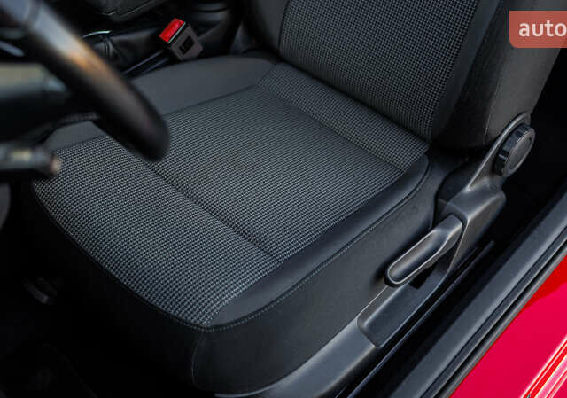 Красный Фольксваген Битл, объемом двигателя 1.98 л и пробегом 74 тыс. км за 13200 $, фото 22 на Automoto.ua